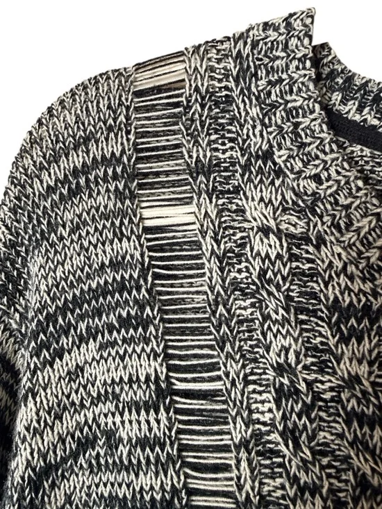 Medium Forever 21 Black & White Marled Cable Crew Sweater - Picture 3 of 7